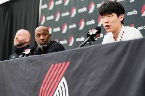 队记:杨瀚森或能解决开拓者半场进攻问题 比卢普斯不怕用年轻人