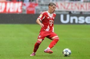 凯恩:卡尔天赋过人但需持续精进,我们静待他未来能达到的高度