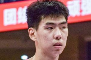 媒体人:要往十几年前倒 想看到一条CBA的交易转会流言是很难得的