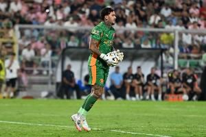 天空:曼城希望埃德森留队担任一门,他们至今尚未与多纳鲁马谈判