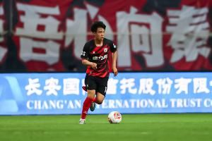 荷乙老牌队铁心寻租国青中场:架起中欧足球的桥梁