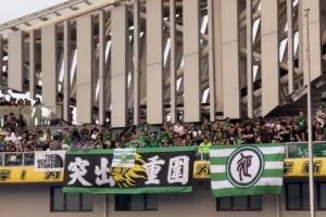 一路追随!京媒:远征西海岸的国安球迷达1800人左右
