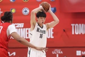 队记:杨瀚森夏联失误多是由于队友未能领会妙传 常规赛会好很多