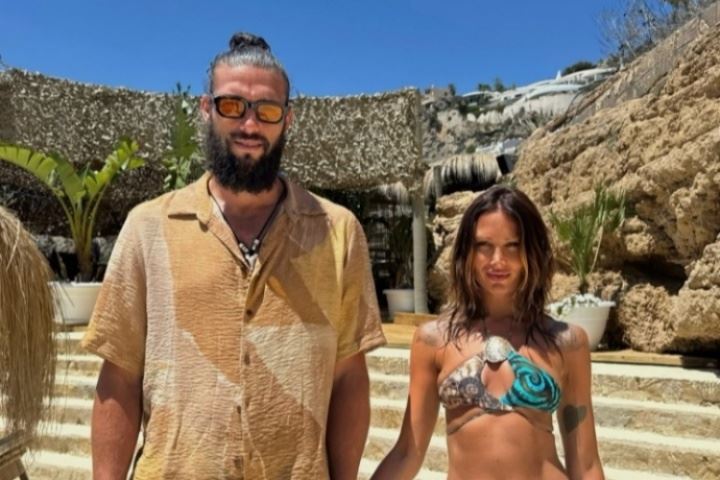 周中被曝分手光速复合!卡罗尔:我和女友只是吵架,我们已经和好