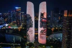 美轮美奂!自媒体分享无人机航拍成都双子塔詹姆斯灯光秀震撼画面