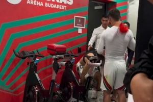 偶像!索博赛后找C罗交换球衣,C罗承诺回到主场再给球衣