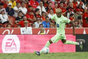 世体:巴萨周五才向西足协发送了亚马尔的伤病报告