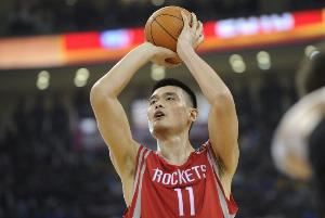 开始总是艰难的!姚明NBA首秀10分36秒 1中0得到0分2板2失误3犯规