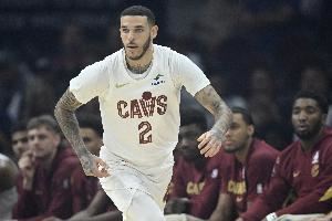 打得真不错!朗佐-鲍尔7投4中&三分4中2砍下11分6篮板6助攻