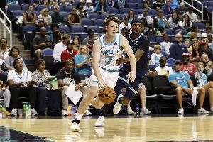  黄蜂主帅：克尼佩尔各方面都给我留下深刻印象 防守让人眼前一亮