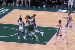  凶悍拦截！字母哥快攻中被威少直接暴力拉抱 裁判没有升级判罚