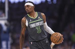  麦丹打趣：队友投篮我感觉都能进 所以我都不冲抢篮板