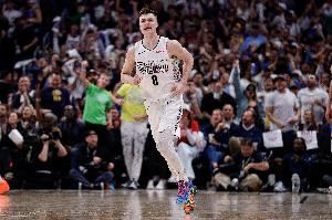  险些伤退！布劳恩半场2中2拿到6分4板4助