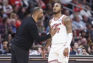  乌度卡：惠特摩尔在我们队时竞争激烈 希望他在奇才好好把握机会