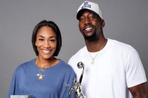  阿贾谈和阿德巴约谈恋爱：在我看来他很完美 他做什么都是对的