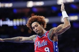 有点离谱啊！乌布雷反击上空篮飞了