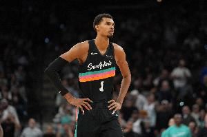  本赛季至今满勤！文班亚马因左小腿紧张 明日对阵国王出战成疑