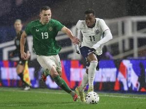  太阳报：吉滕斯伤势无大碍，获准继续留在英格兰U21