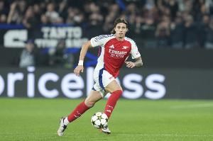  罗马诺：卡拉菲奥里因伤离开国家队，枪手预计球员下周可恢复出场